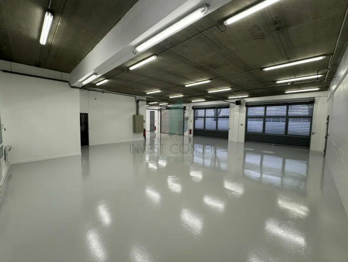 Light Industrial in Roissy-en-France to rent Interior Photo- Image 1 of 7