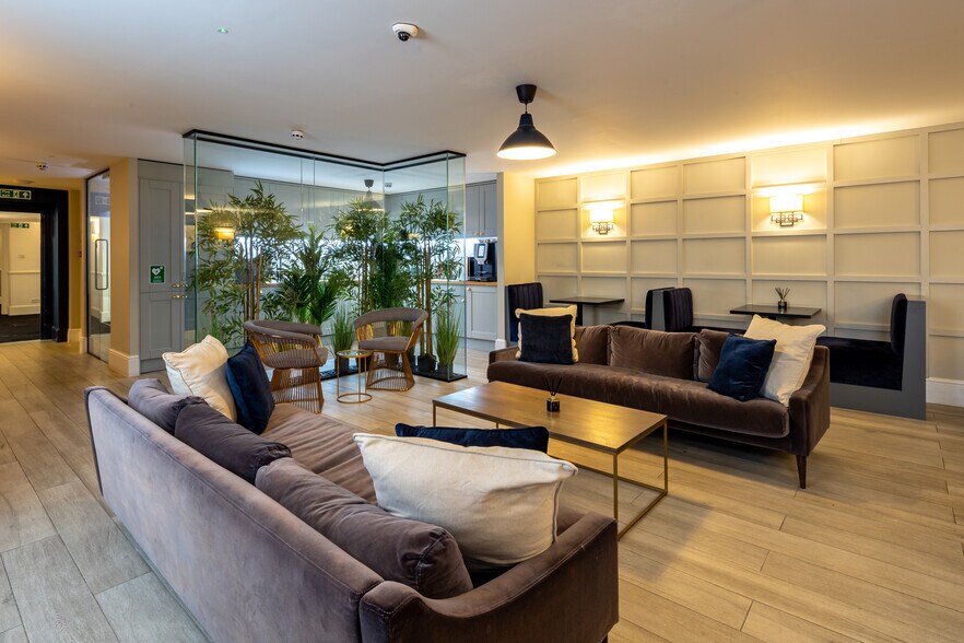 49 Grosvenor St, London to rent - Building Photo - Image 2 of 16