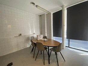 Retail in Paris to rent Interior Photo- Image 2 of 6