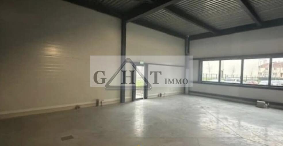 Industrial in Montmagny to rent - Interior Photo - Image 2 of 3