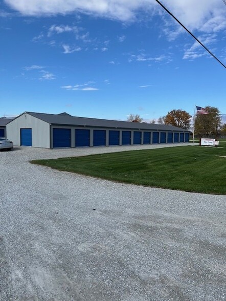 S & L Warehouse Mini Storage portfolio of 2 properties for sale on LoopNet.co.uk - Building Photo - Image 2 of 4