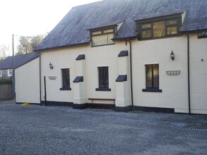 Hendre Villas, Mold for rent Building Photo- Image 1 of 6