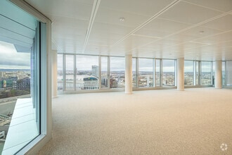 6 Allée de L'arche, Courbevoie to rent Interior Photo- Image 2 of 6