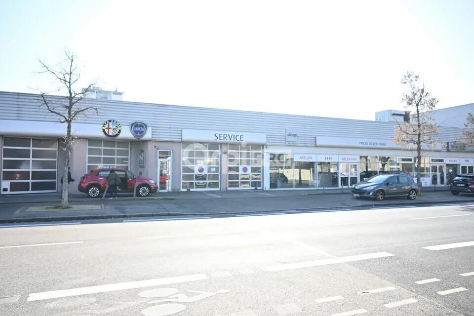 Office in Vénissieux to rent Building Photo- Image 1 of 9