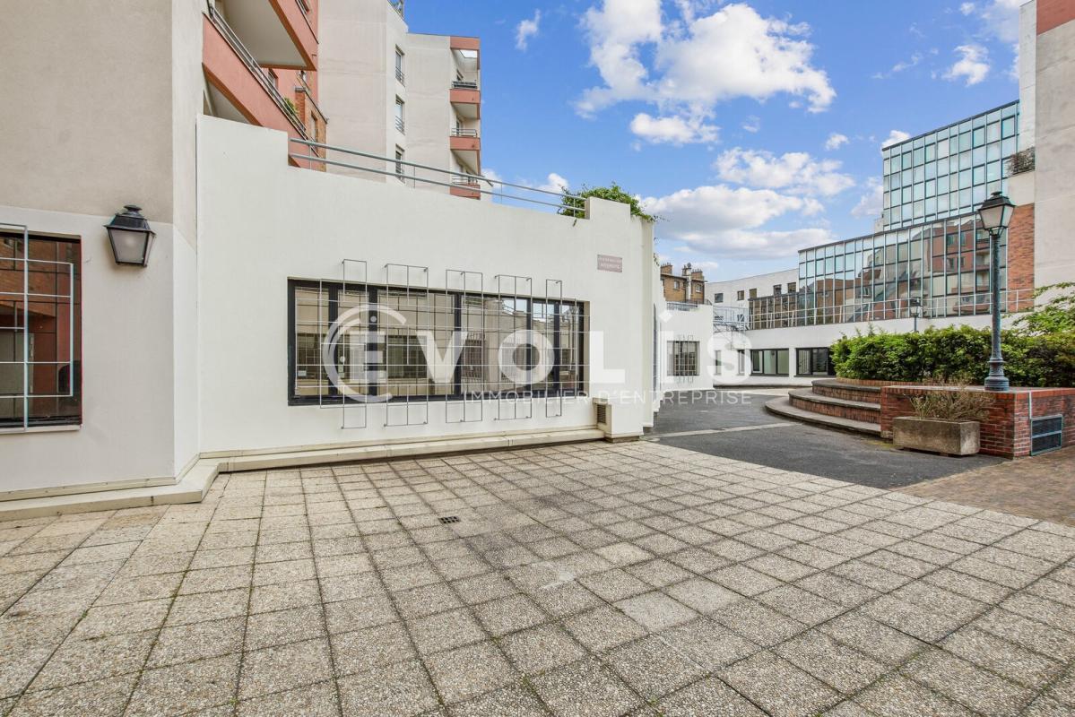 Office in Le Kremlin-Bicêtre for sale Building Photo- Image 1 of 16