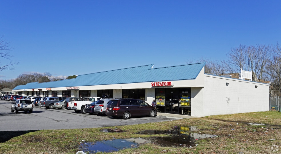 3546-3590 Towne Point Rd, Portsmouth, VA for sale - Building Photo - Image 3 of 6
