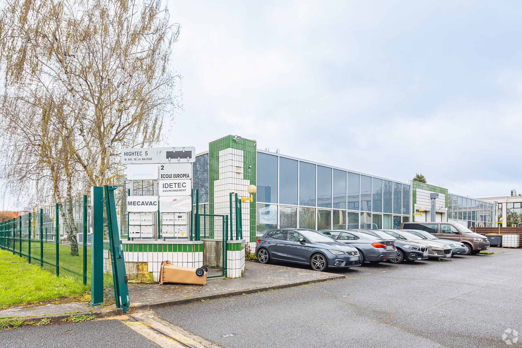 Industrial in Villebon-sur-Yvette to rent Primary Photo- Image 1 of 13