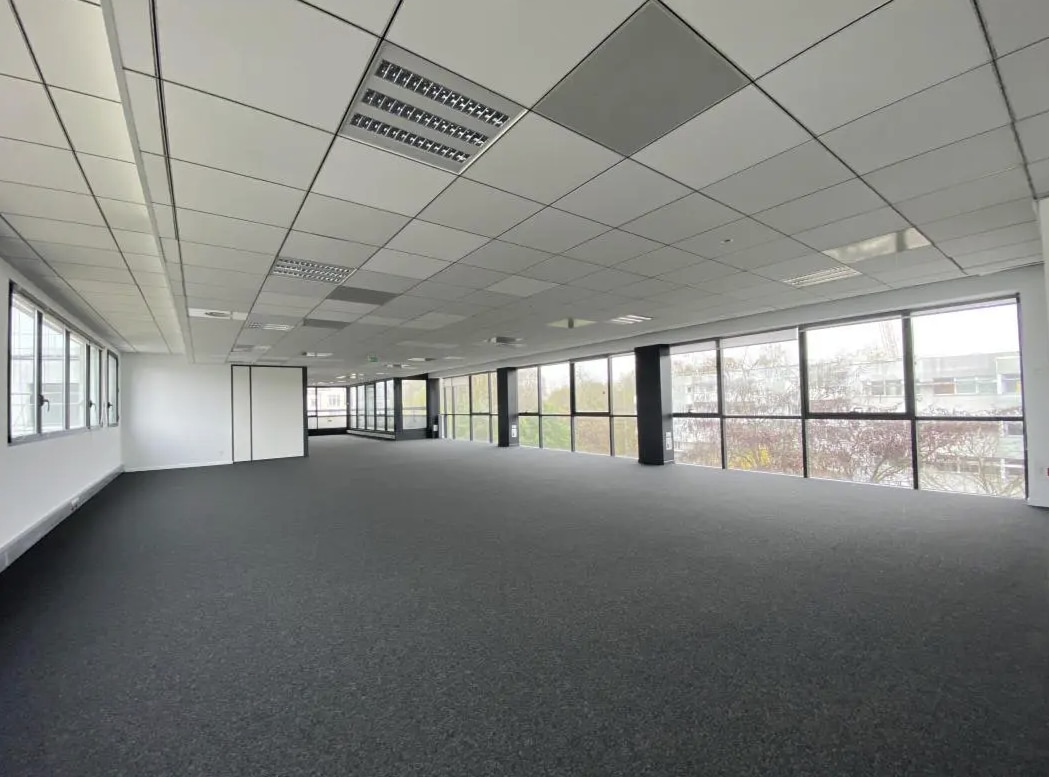 Office in Chelles to rent Interior Photo- Image 1 of 12