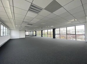 Office in Chelles to rent Interior Photo- Image 1 of 12