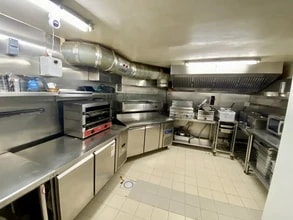 10 Rue Anatole France, Puteaux to rent Interior Photo- Image 1 of 3