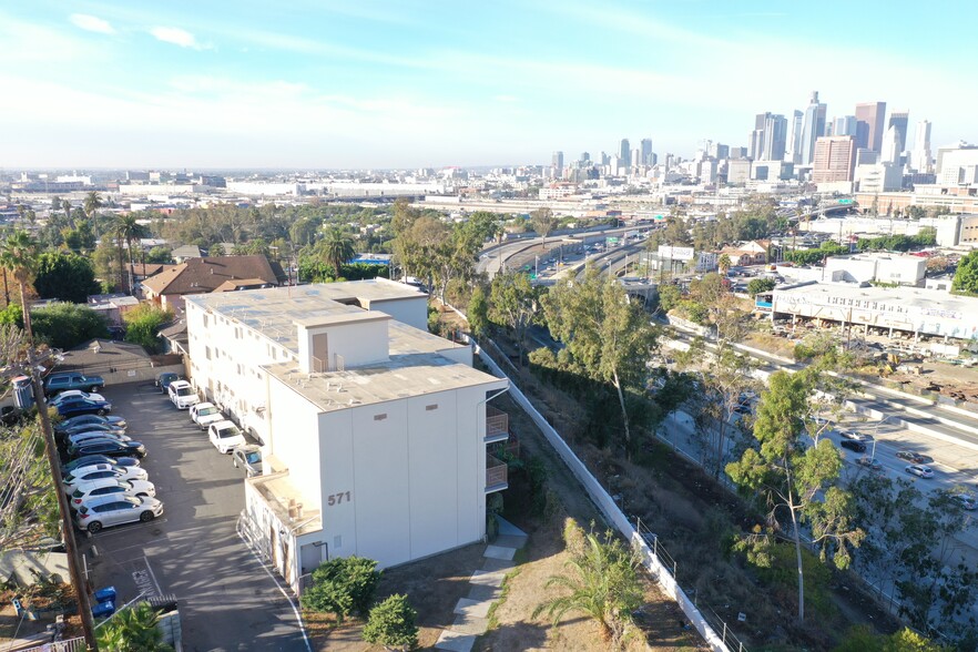 571 Fairview Ave, Los Angeles, CA for sale - Primary Photo - Image 1 of 1