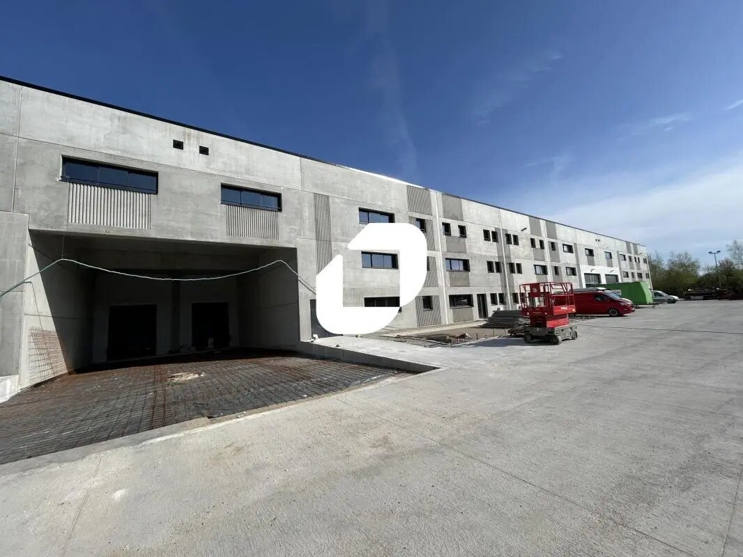 Light Industrial in Moissy-Cramayel to rent Building Photo- Image 1 of 7