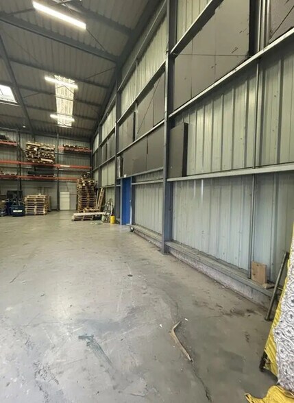 Industrial in Meaux for sale - Building Photo - Image 3 of 4