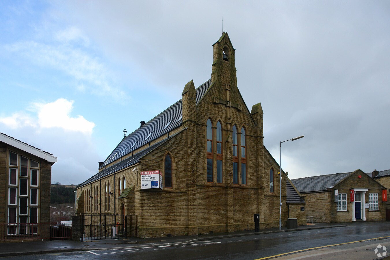 17 Old Leeds Rd, Huddersfield HD1 1SG UK