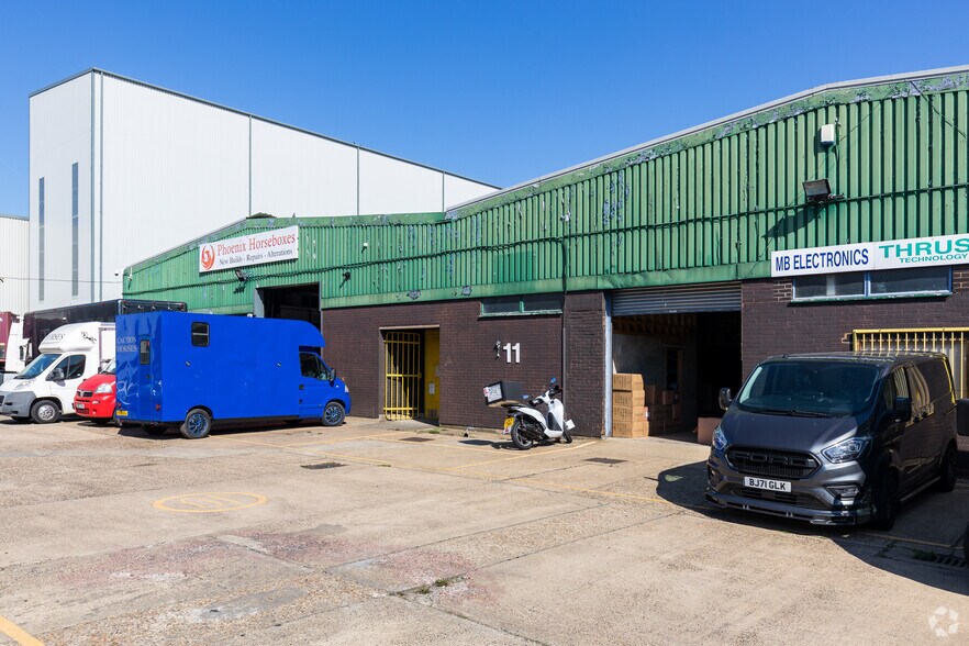 Bentalls, Basildon to rent - Building Photo - Image 3 of 4