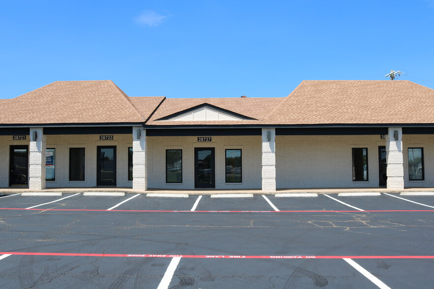 28709-28765 IH-10 Fwy, Boerne, TX for rent - Building Photo - Image 2 of 9