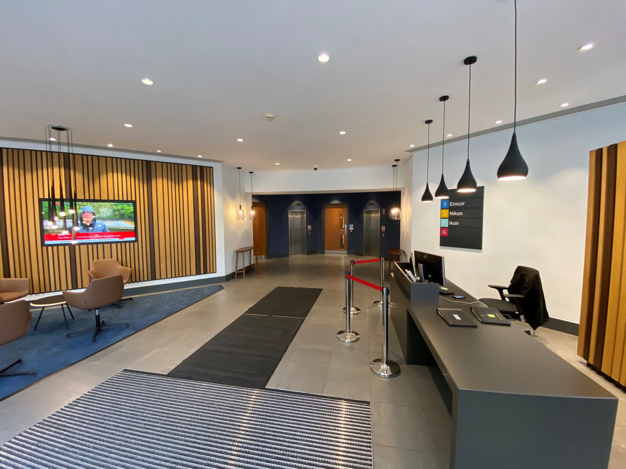 1 The Crescent, Surbiton to rent Interior Photo- Image 1 of 4