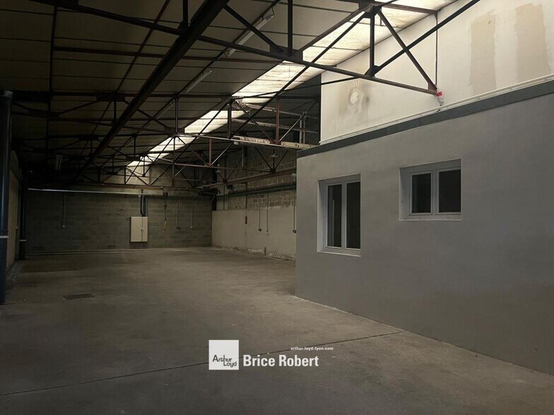 Light Industrial in Beauvallon to rent - Interior Photo - Image 2 of 6