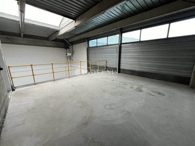 Light Industrial in Valenton to rent - Interior Photo - Image 3 of 6