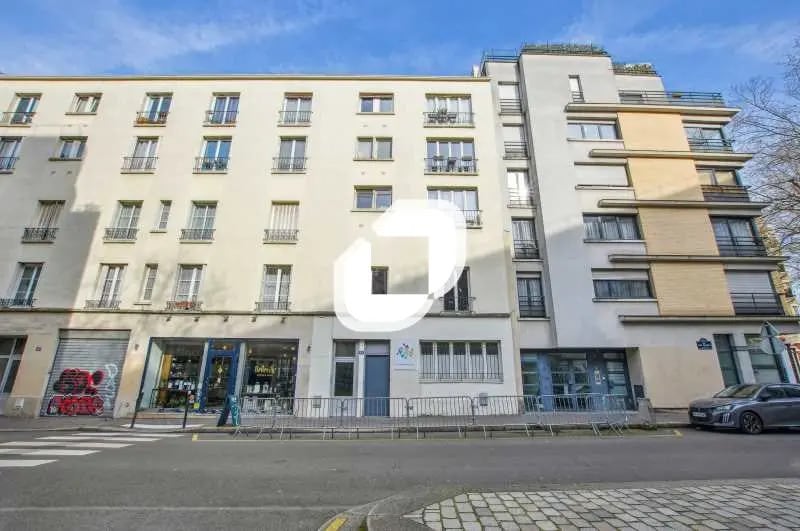 Location Bureaux 808 m² - Photo 1