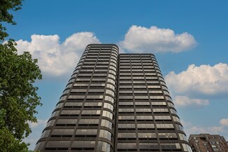More details for 300 Rue Léo-Pariseau, Montréal, QC - Office to Rent
