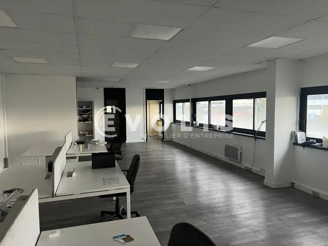 Light Industrial in Chassieu to rent Interior Photo- Image 1 of 5