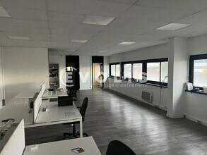 Light Industrial in Chassieu to rent Interior Photo- Image 1 of 5