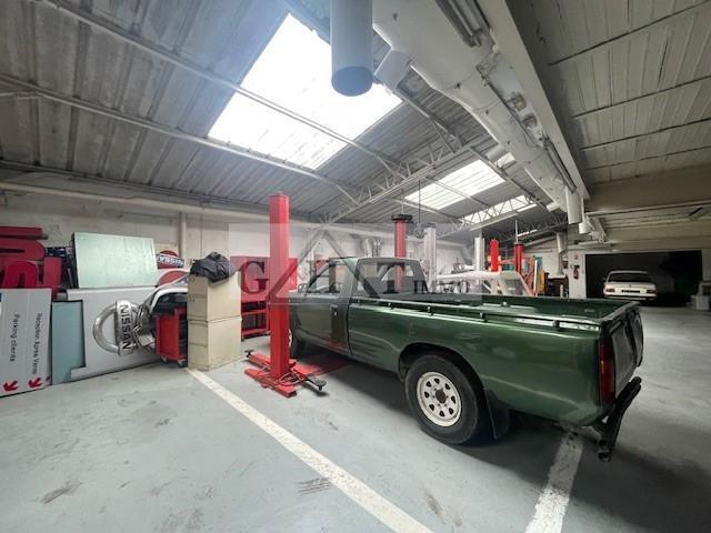 Industrial in Vincennes for sale - Interior Photo - Image 3 of 6