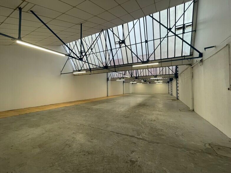 Light Industrial in Montreuil to rent - Building Photo - Image 2 of 7
