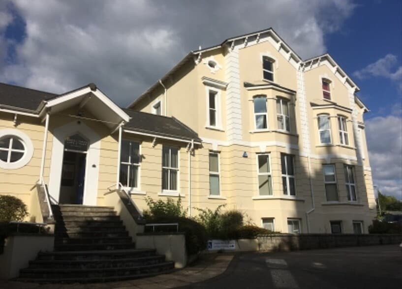 19-20 Gold Tops, Newport to rent - Building Photo - Image 1 of 1