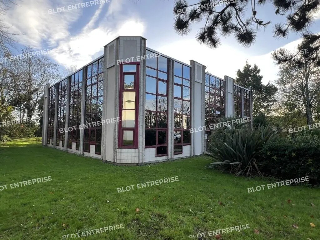 Office in Nantes to rent Building Photo- Image 1 of 11