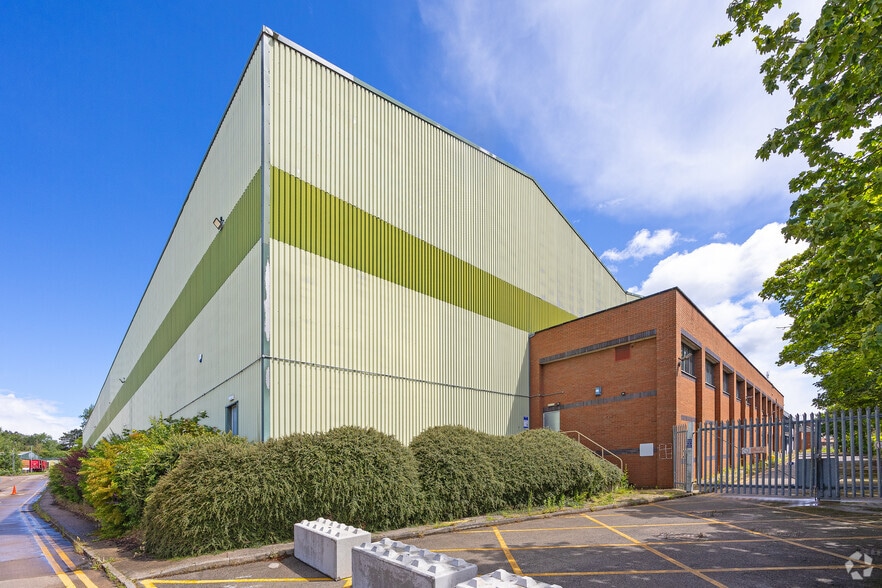 Rotherham Rd, Rotherham to rent - Building Photo - Image 2 of 4