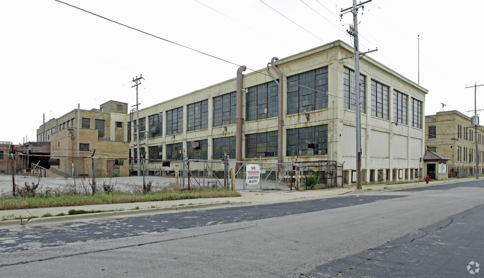 3100 W Center St, Milwaukee, WI for sale - Building Photo - Image 1 of 1