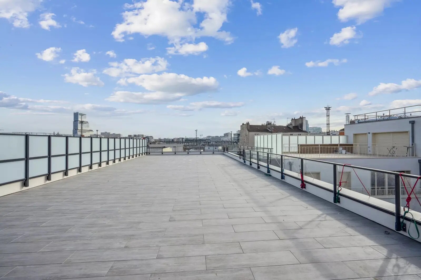 4 Rue Petit, Clichy to rent Building Photo- Image 1 of 6