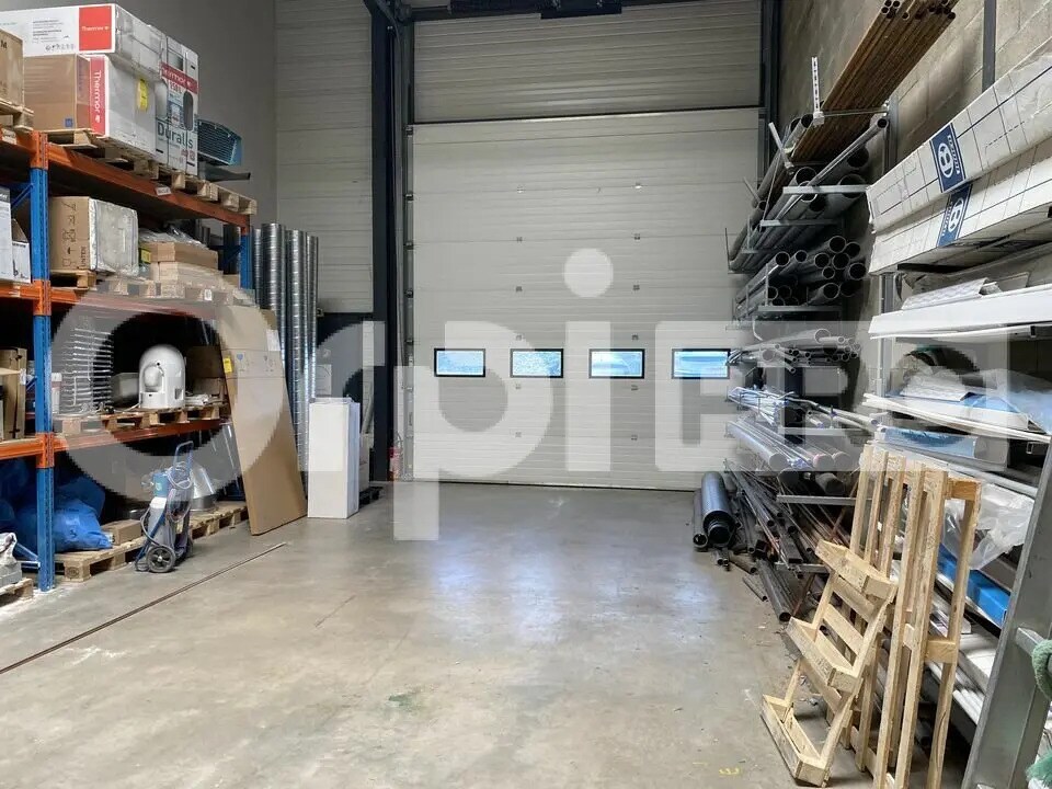 Light Industrial in Villefranche-sur-Saône to rent Interior Photo- Image 1 of 9