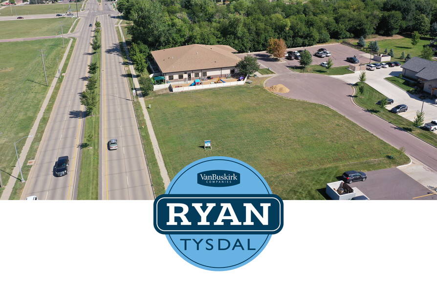 7921 Cinnamon Ridge, Sioux Falls, SD for sale - Primary Photo - Image 1 of 5