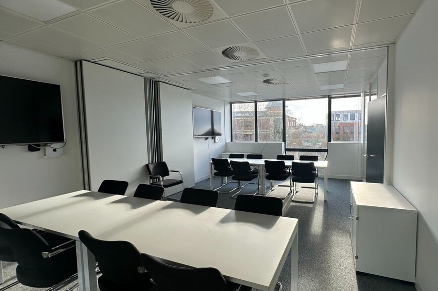 3 Queens Rd, Reading to rent - Building Photo - Image 3 of 7