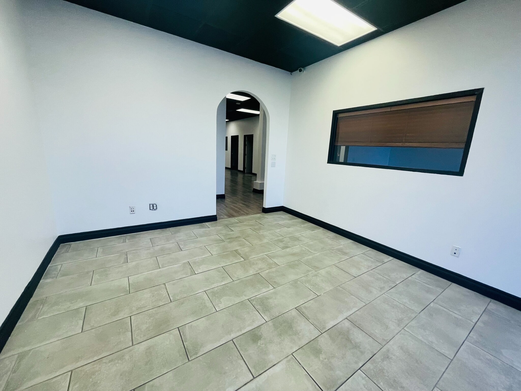 19510-19530 Nordhoff Pl, Northridge, CA to rent Interior Photo- Image 1 of 9