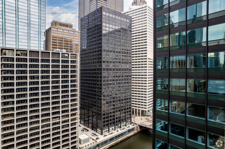 150 S Wacker Dr, Chicago, IL for rent - Building Photo - Image 1 of 14