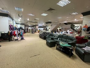 39 Green Lanes Shopping Centre, Barnstaple for rent Interior Photo- Image 2 of 3