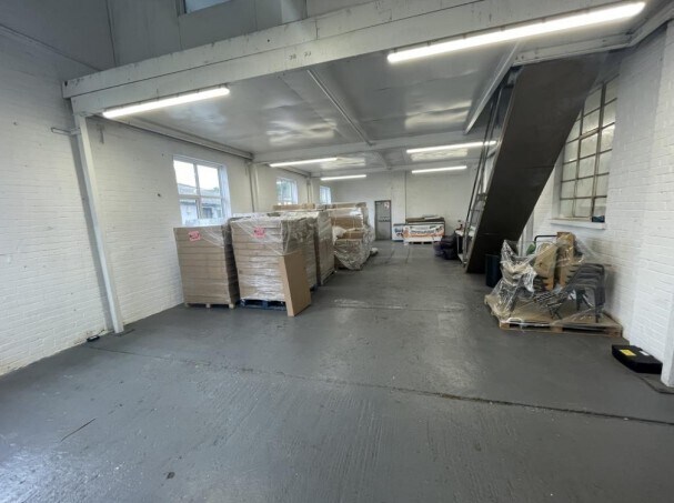 2-3 Bridge Rd, Camberley to rent Interior Photo- Image 1 of 1