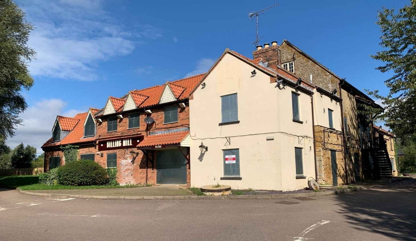 Crow Ln, Northampton for sale Primary Photo- Image 1 of 1