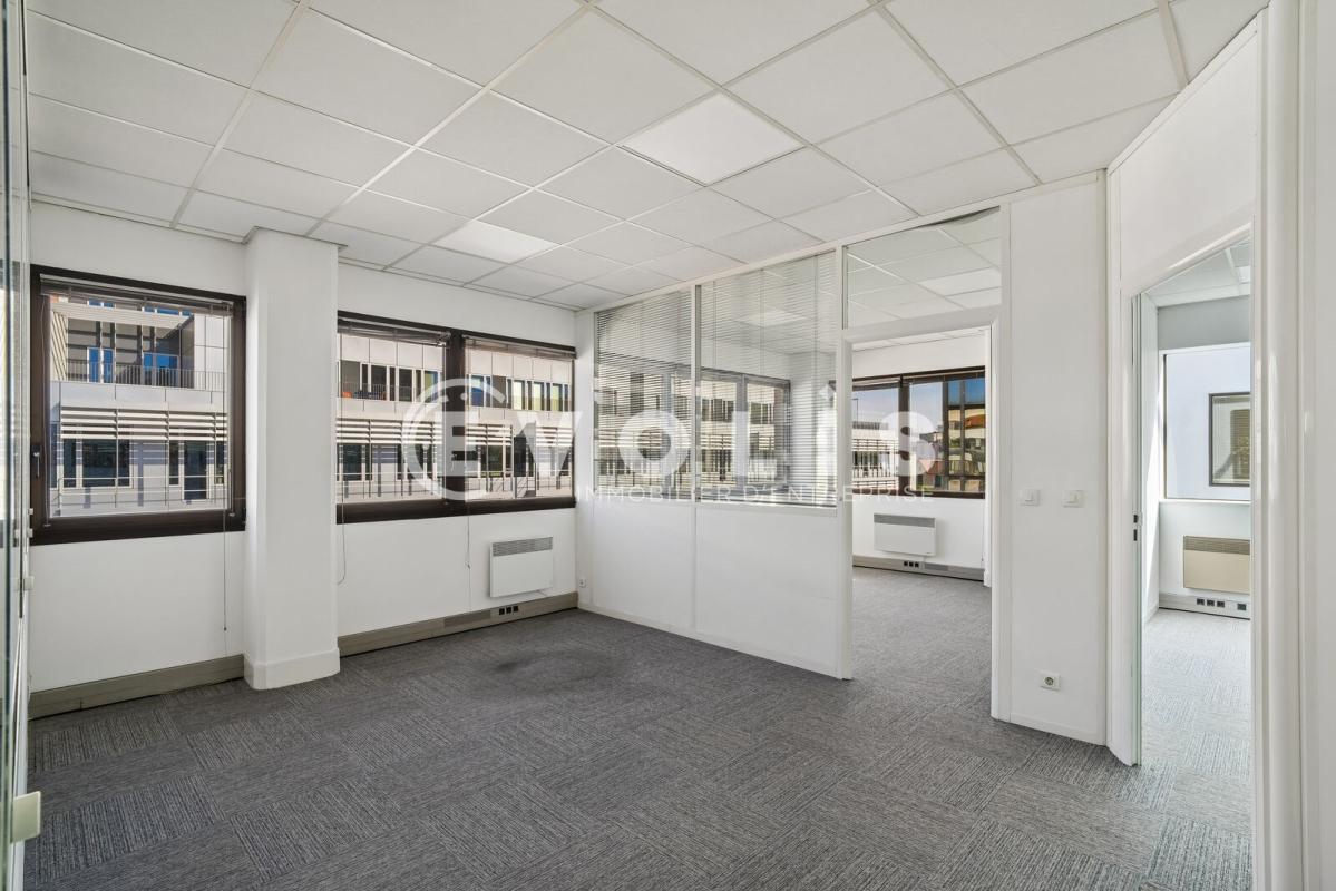 Office in Châtillon to rent Interior Photo- Image 1 of 9
