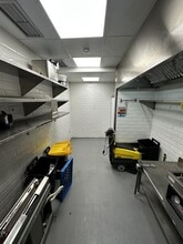 Retail in Madrid, Madrid to rent Interior Photo- Image 1 of 3