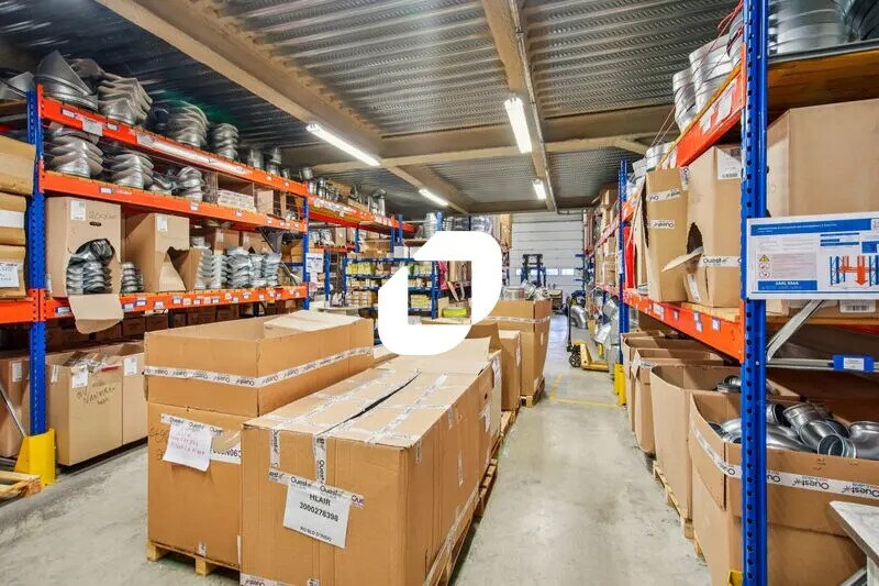 Light Industrial in Nanterre to rent - Interior Photo - Image 3 of 12