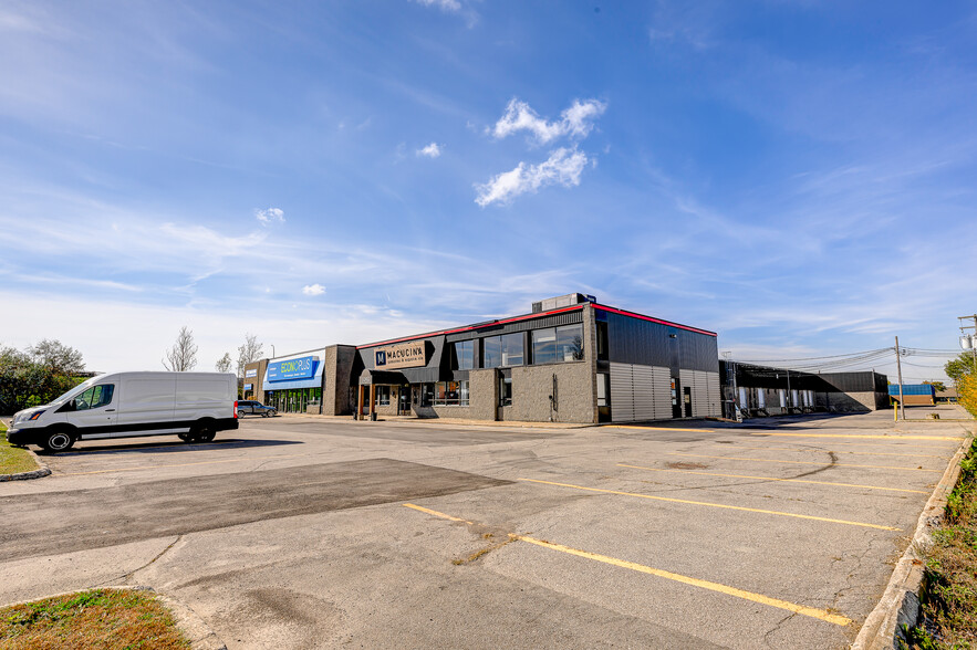 2789-2855 Boul Le Corbusier, Laval, QC for rent - Building Photo - Image 2 of 14