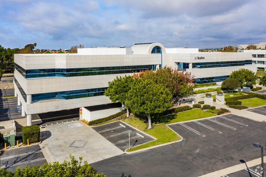 2 Corporate Park, Irvine, CA for rent - Building Photo - Image 3 of 5