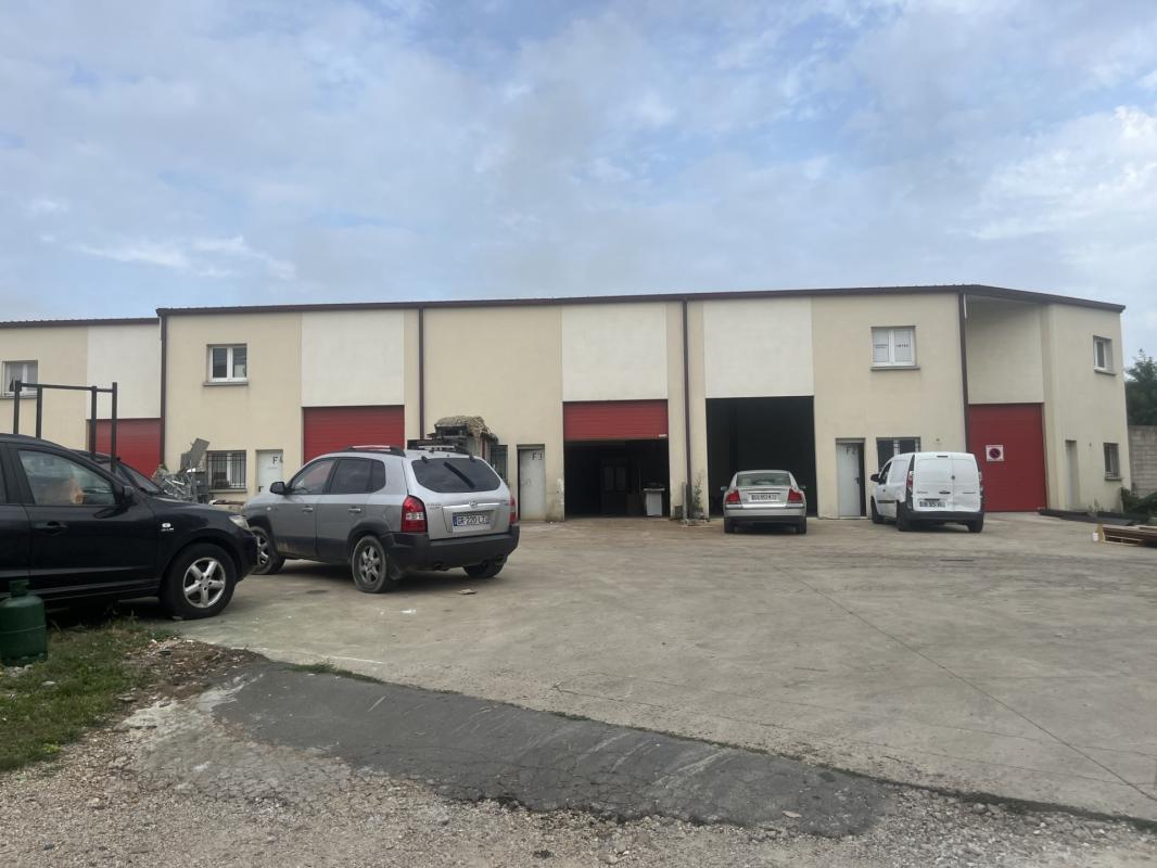 Industrial in Stains to rent Building Photo- Image 1 of 34