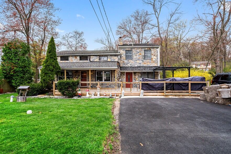 127 Schofield Rd, West Milford, NJ for sale - Primary Photo - Image 1 of 15