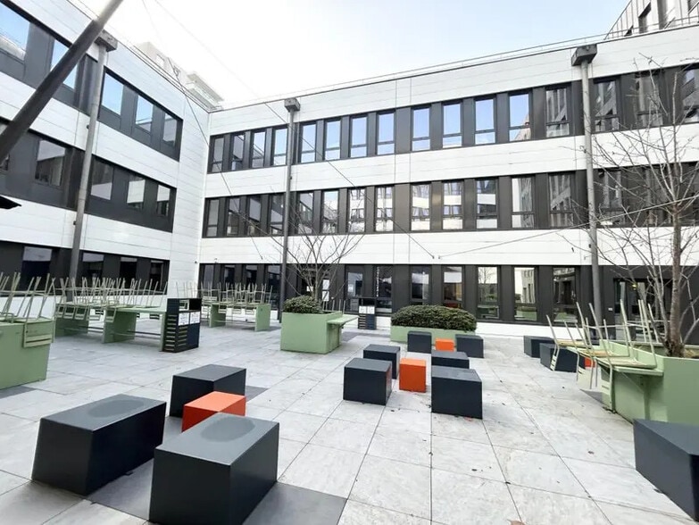 35-37 Rue Louis Guérin, Villeurbanne to rent - Building Photo - Image 2 of 4